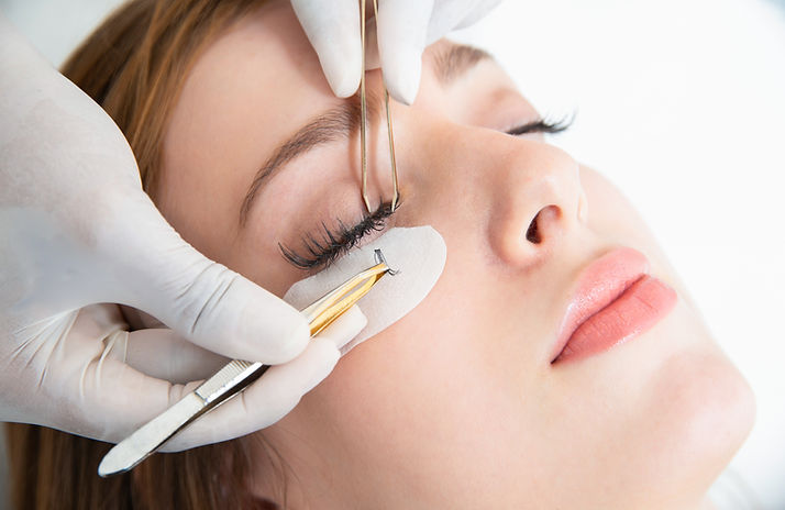 Eyelash Extensions 101: Classic vs. Mega Volume